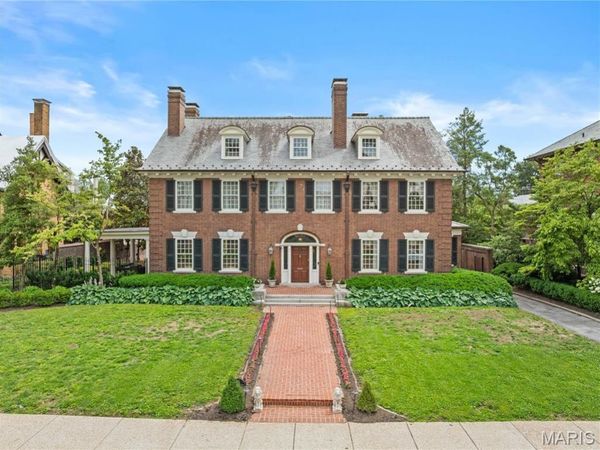 42 Westmoreland Place, St Louis, MO 63108