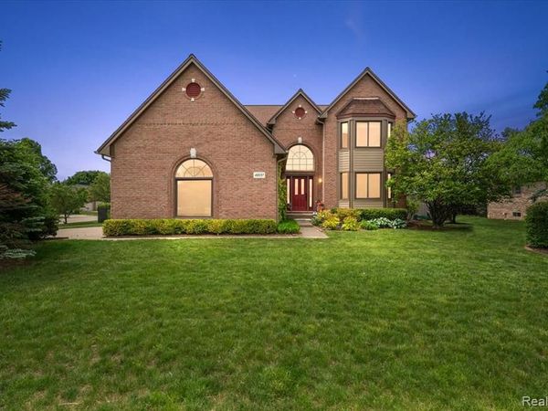48037 Lafayette Drive, Macomb Twp, MI 48044