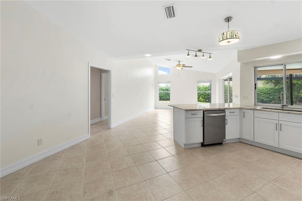 10340 Regent Cir, Naples, FL 34109 Photo