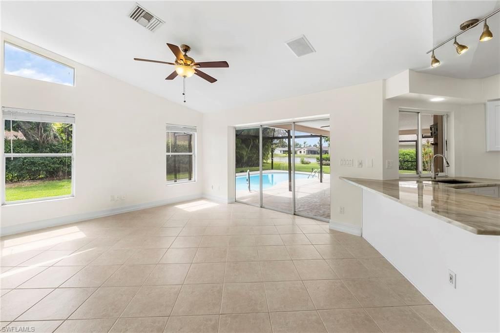 10340 Regent Cir, Naples, FL 34109 Photo