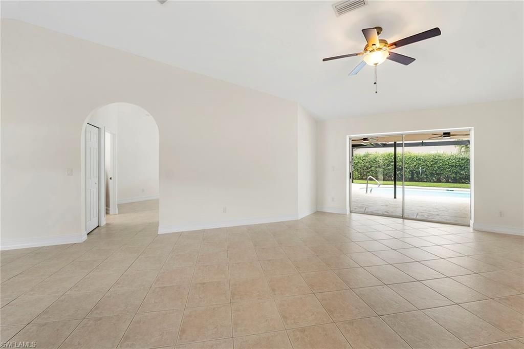 10340 Regent Cir, Naples, FL 34109 Photo