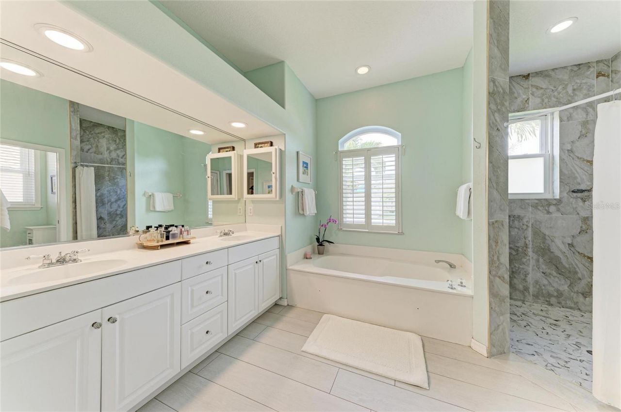 4471 Mcintosh Lake Avenue, Sarasota, FL 34233 Photo