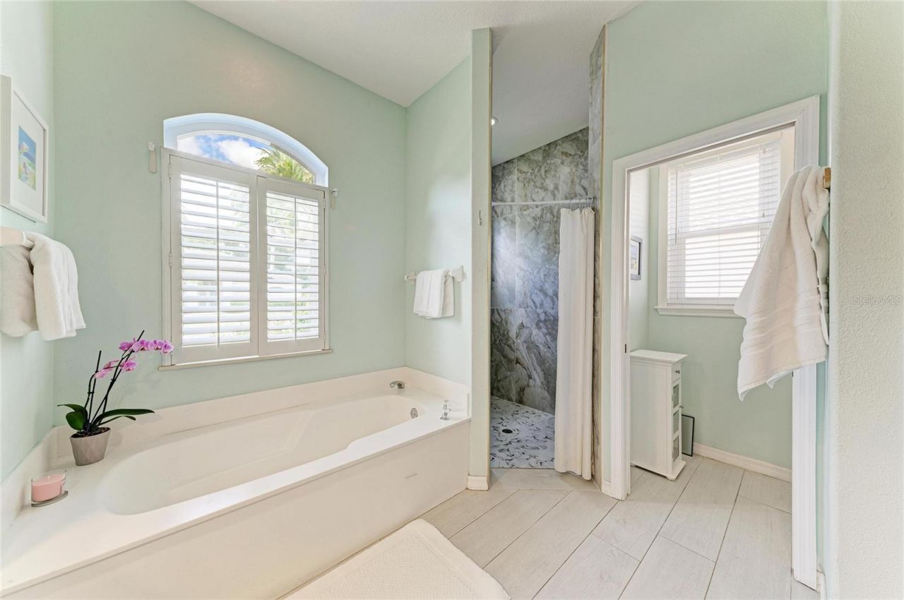 4471 Mcintosh Lake Avenue, Sarasota, FL 34233 Photo