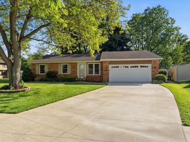 1612 Kerry Court, South Bend, IN 46614