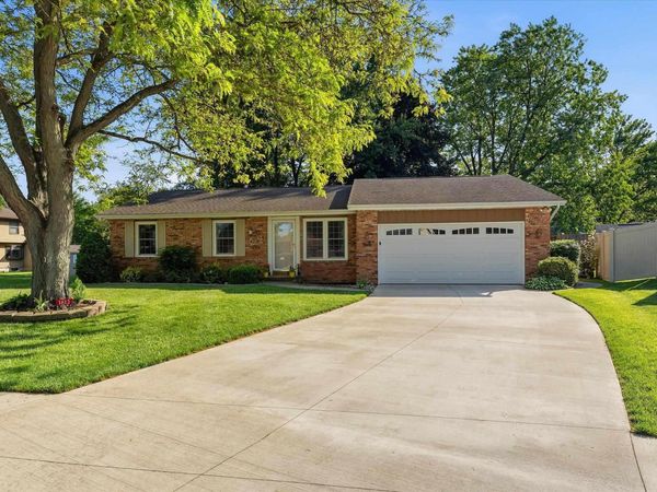 1612 Kerry Court, South Bend, IN 46614