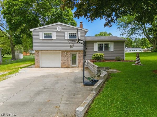 8572 Greenmeadow Avenue NW, Canal Fulton, OH 44614