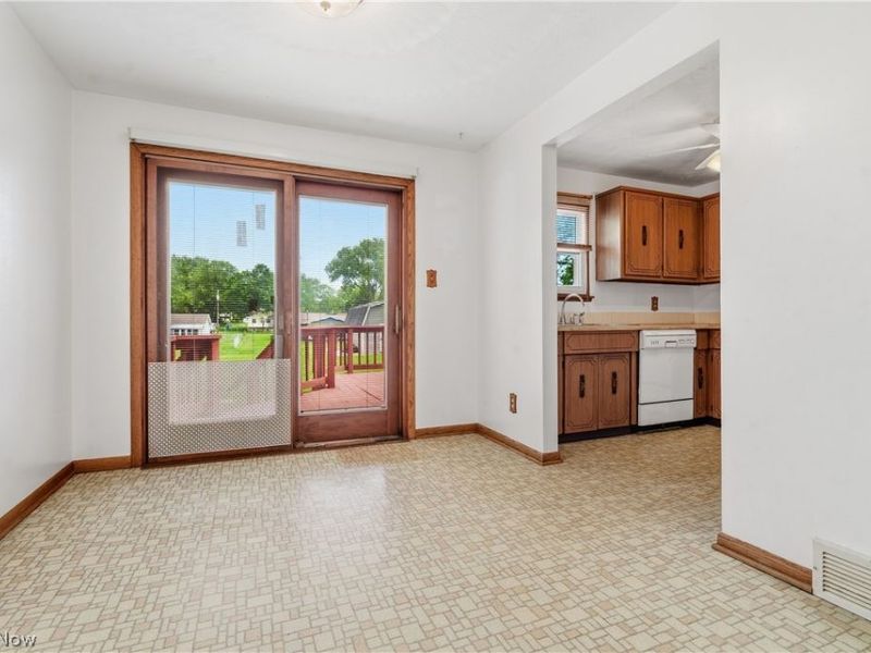 8572 Greenmeadow Avenue NW, Canal Fulton, OH 44614 Photo 12