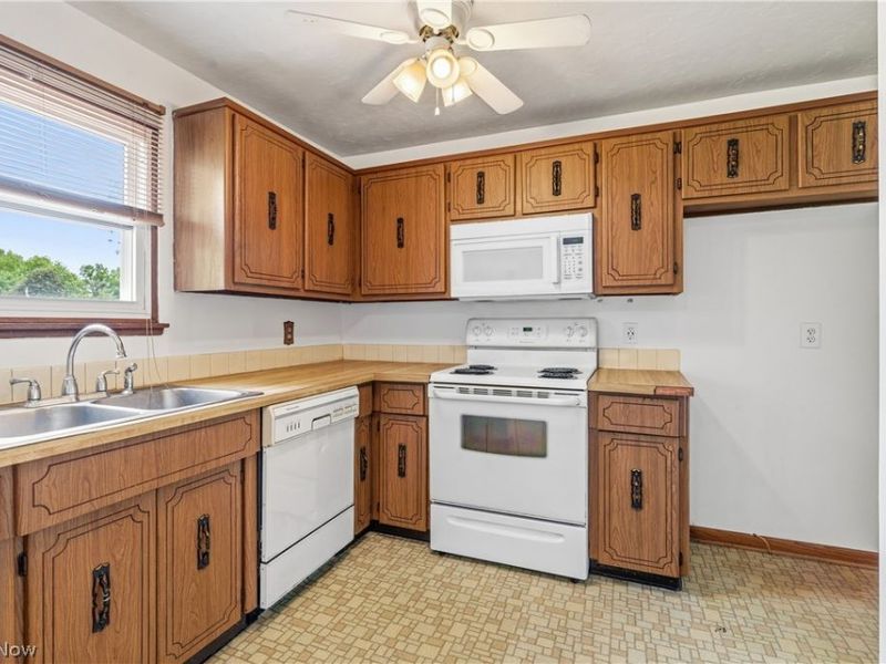 8572 Greenmeadow Avenue NW, Canal Fulton, OH 44614 Photo 14