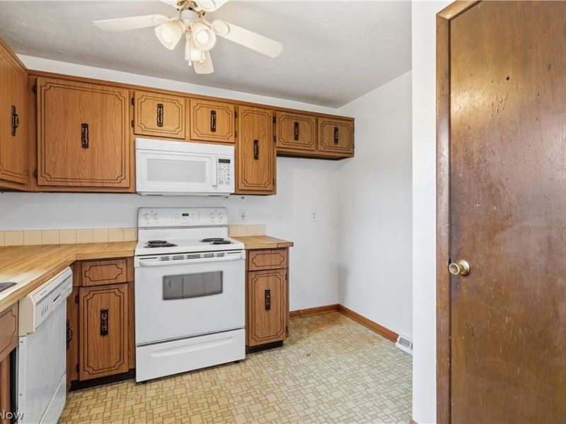 8572 Greenmeadow Avenue NW, Canal Fulton, OH 44614 Photo 15