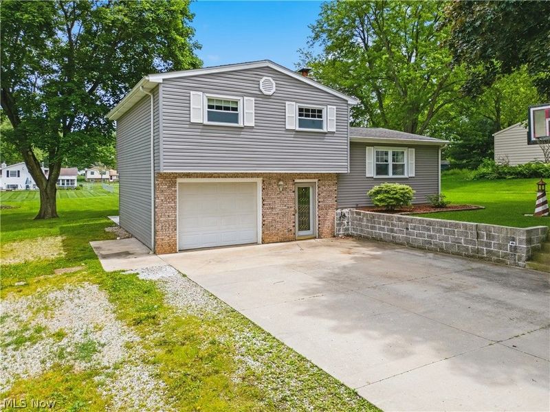 8572 Greenmeadow Avenue NW, Canal Fulton, OH 44614 Photo 2