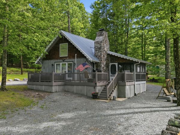 100 7th Street, Greentown, PA 18426