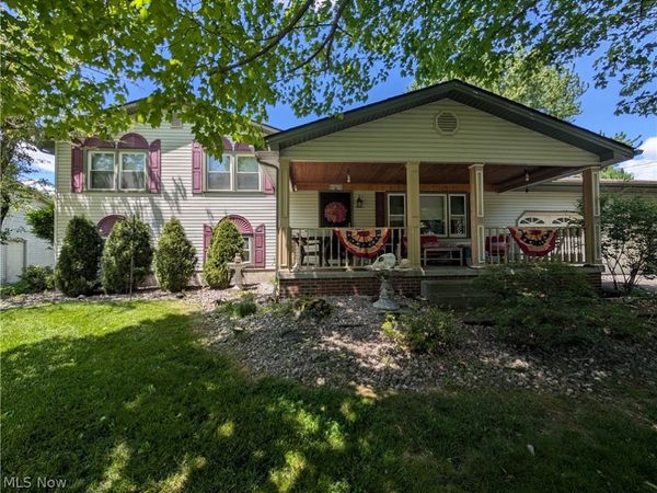 466 Wendemere Drive , Hubbard, OH 44425