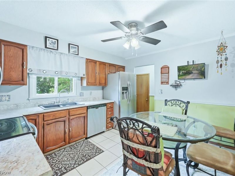 466 Wendemere Drive, Hubbard, OH 44425 Photo 11