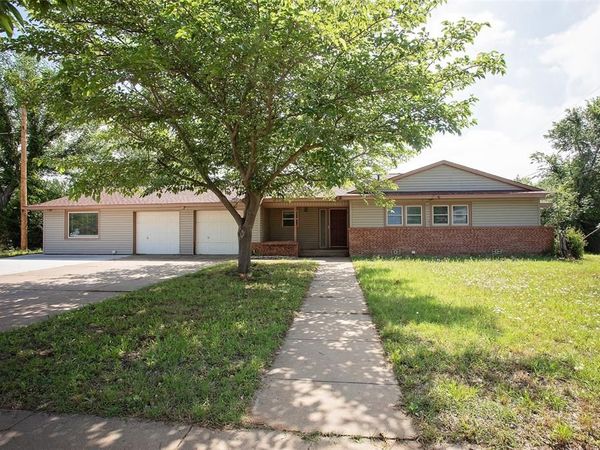417 Summitt Avenue, Graham, TX 76450