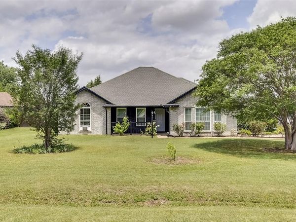 835 Shady Brook Lane, Red Oak, TX 75154
