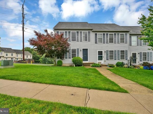 712 KNOLL DRIVE , MOUNT JOY, PA 17552