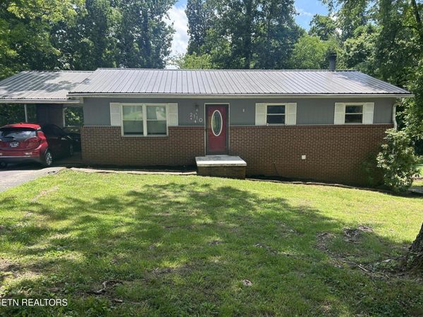 2110 Ridgecrest Drive, Maryville, TN 37803