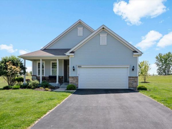692 Canton Court, Oswego, IL 60543