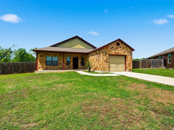 531 INDIAN XING, Jourdanton, TX 78026