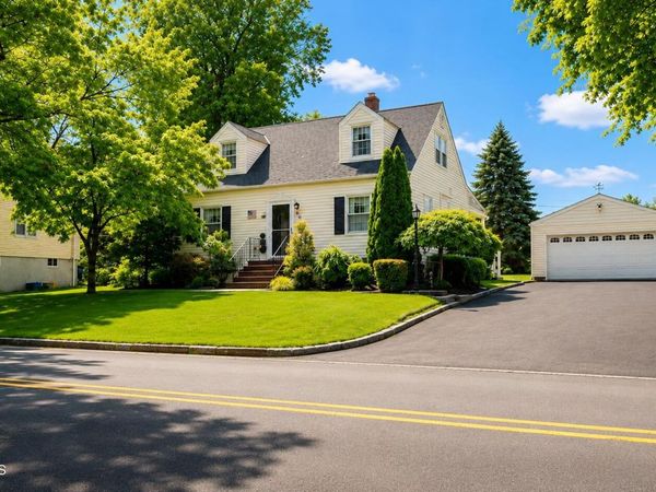 33 Lancaster Road, Colonia, NJ 07067