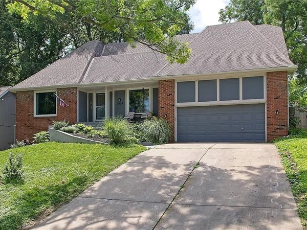 8234 Parkhill Circle, Lenexa, KS 66215