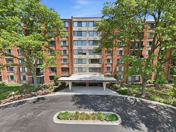 2000 Saint Regis Drive , Unit 2L, Lombard, IL 60148