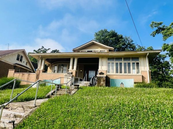 775 Clinton Springs Avenue, Cincinnati, OH 45229