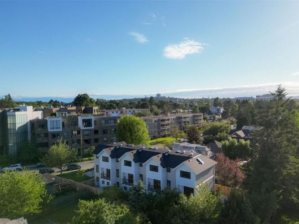 2268 Bowker Ave, Unit #3, Oak Bay, BC V8R 2E4