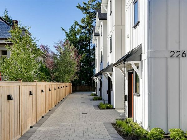 2268 Bowker Ave , Unit #3, Oak Bay, BC V8R 2E4