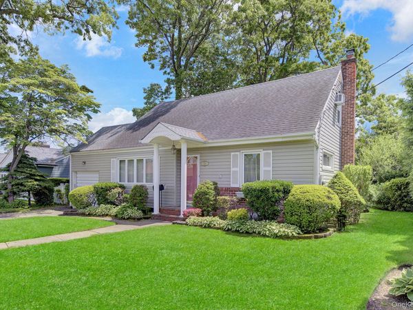 130 Abbey Street , Massapequa Park, NY 11762