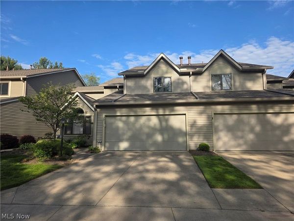 29 Lethbridge Lane , Copley, OH 44321