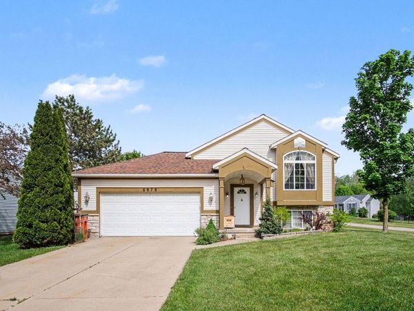 6878 Lake Bluff Drive NE, Comstock Park, MI 49321