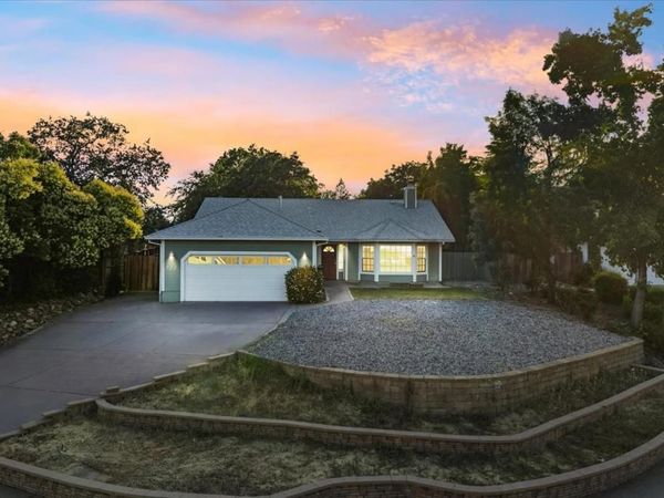 722 Saint Thomas Parkway, Redding, CA 96003