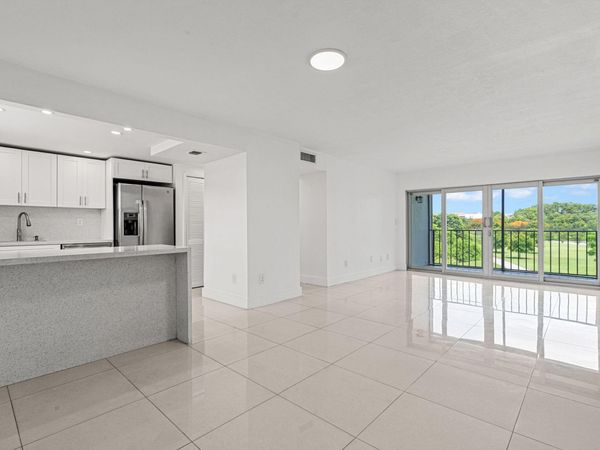 9170 Fontainebleau Boulevard, Unit 301, Miami, FL 33172