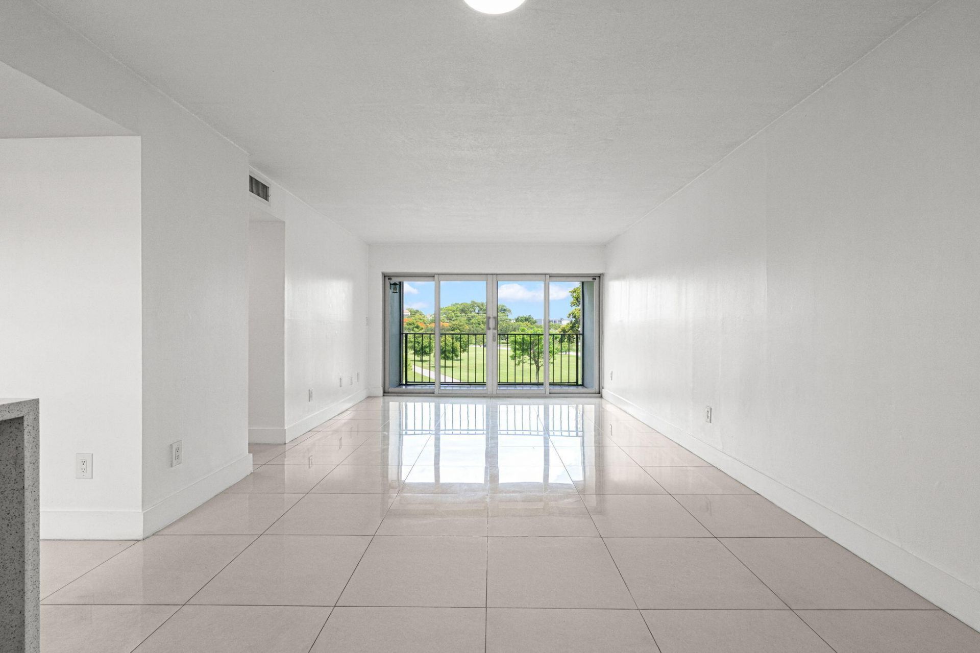 9170 Fontainebleau Boulevard, Unit 301, Miami, FL 33172 Photo