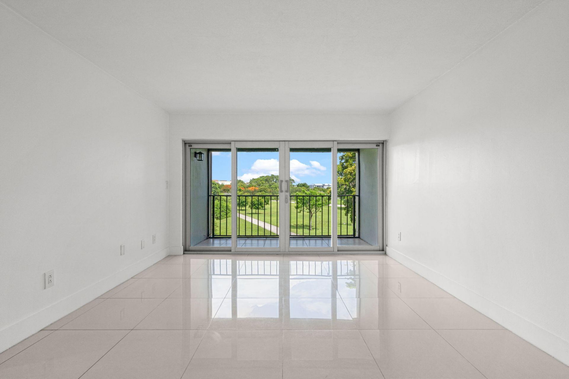 9170 Fontainebleau Boulevard, Unit 301, Miami, FL 33172 Photo