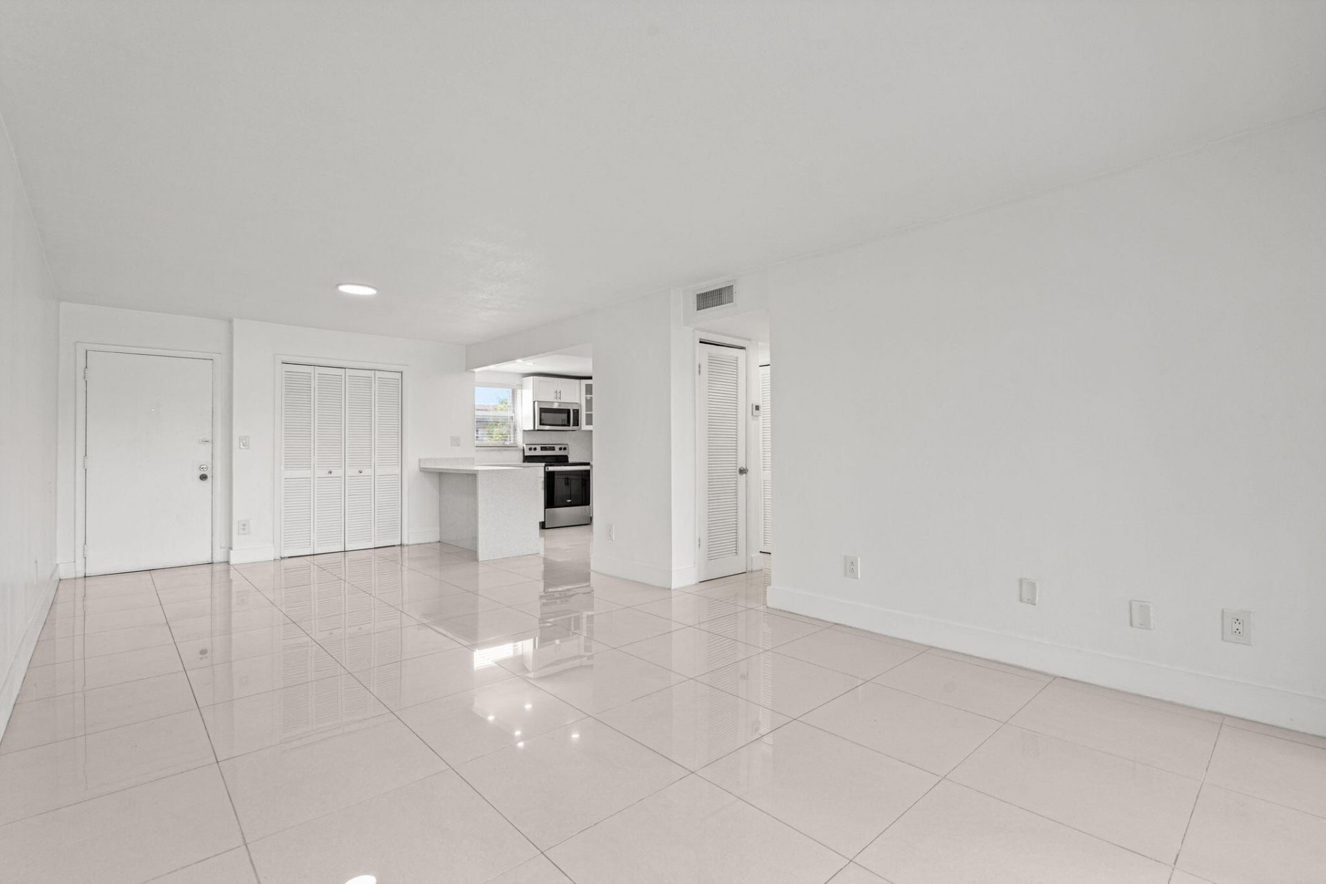 9170 Fontainebleau Boulevard, Unit 301, Miami, FL 33172 Photo