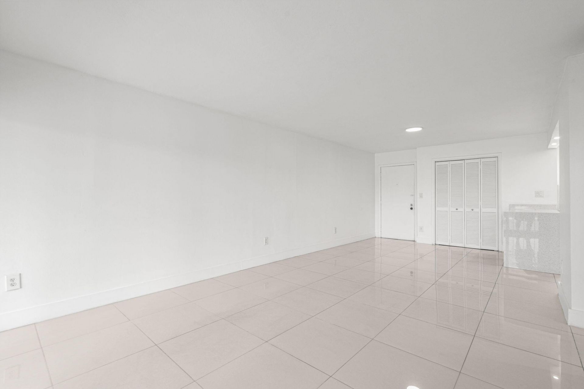 9170 Fontainebleau Boulevard, Unit 301, Miami, FL 33172 Photo