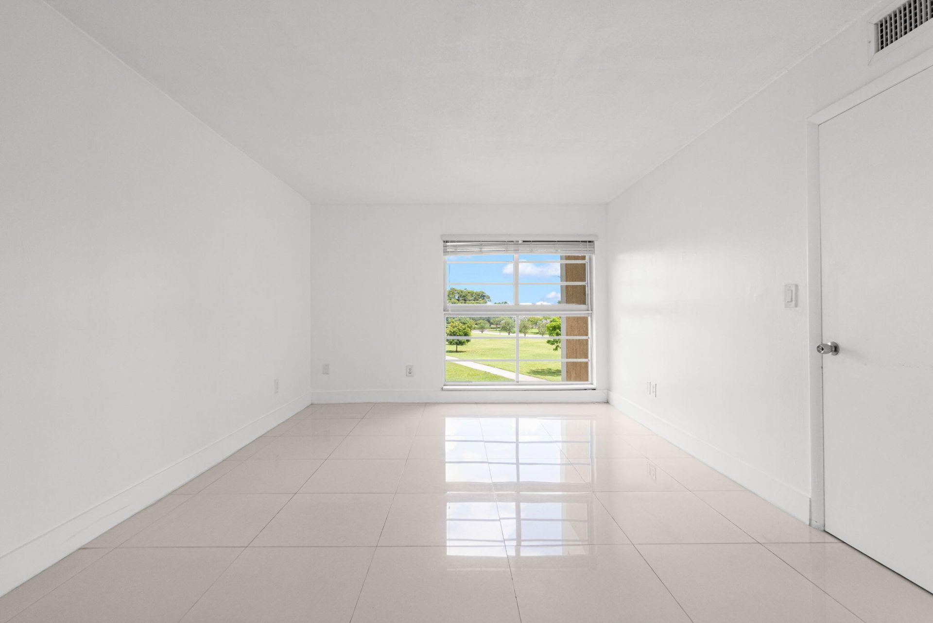 9170 Fontainebleau Boulevard, Unit 301, Miami, FL 33172 Photo