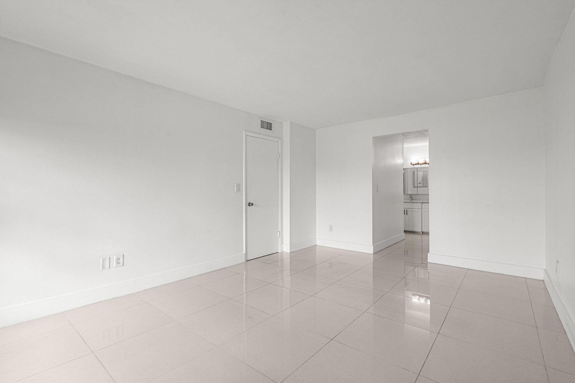 9170 Fontainebleau Boulevard, Unit 301, Miami, FL 33172 Photo
