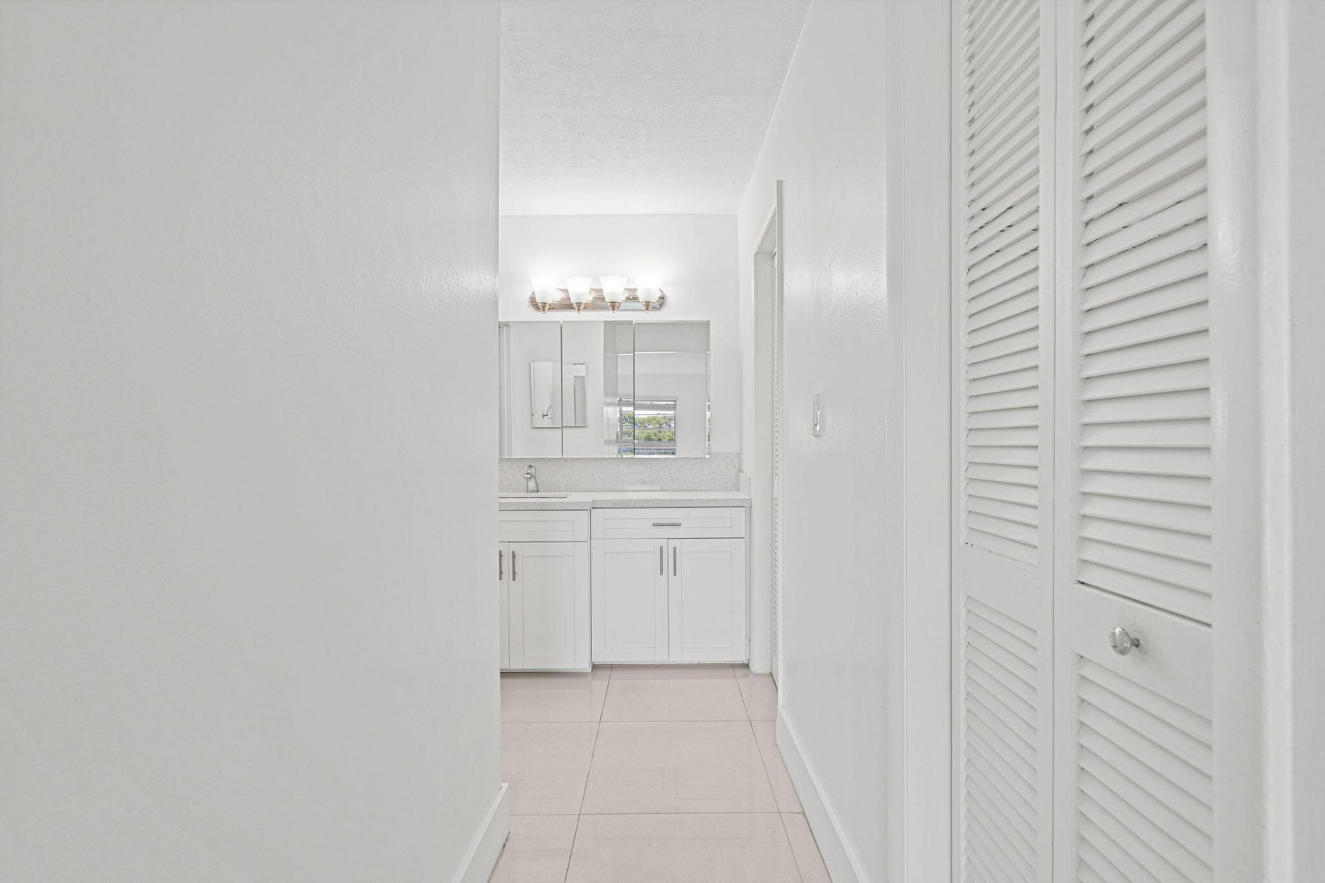 9170 Fontainebleau Boulevard, Unit 301, Miami, FL 33172 Photo