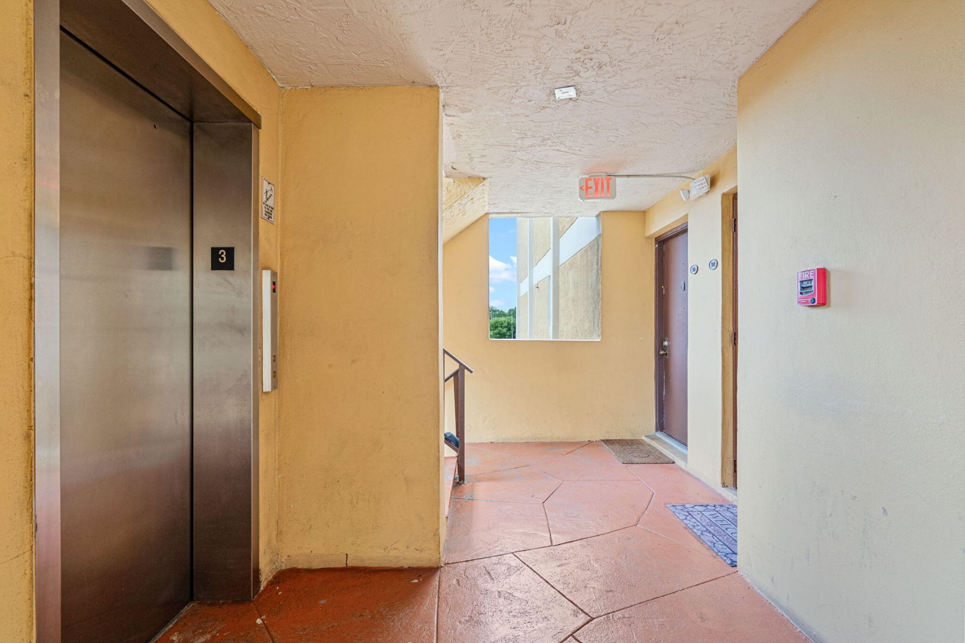 9170 Fontainebleau Boulevard, Unit 301, Miami, FL 33172 Photo