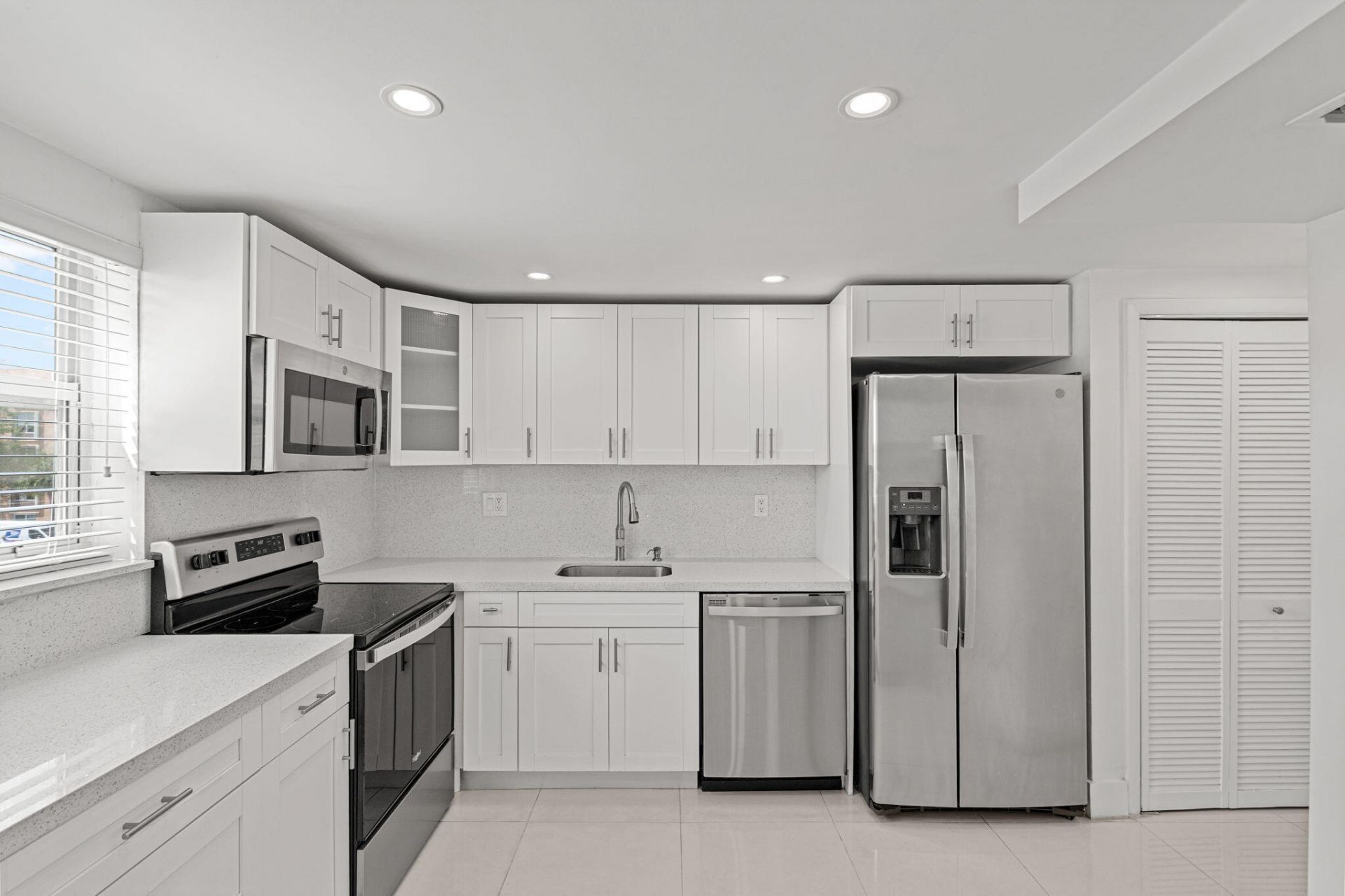 9170 Fontainebleau Boulevard, Unit 301, Miami, FL 33172 Photo