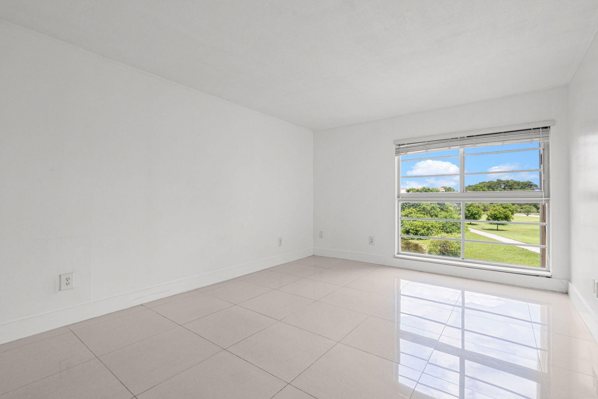 9170 Fontainebleau Boulevard, Unit 301, Miami, FL 33172 Photo