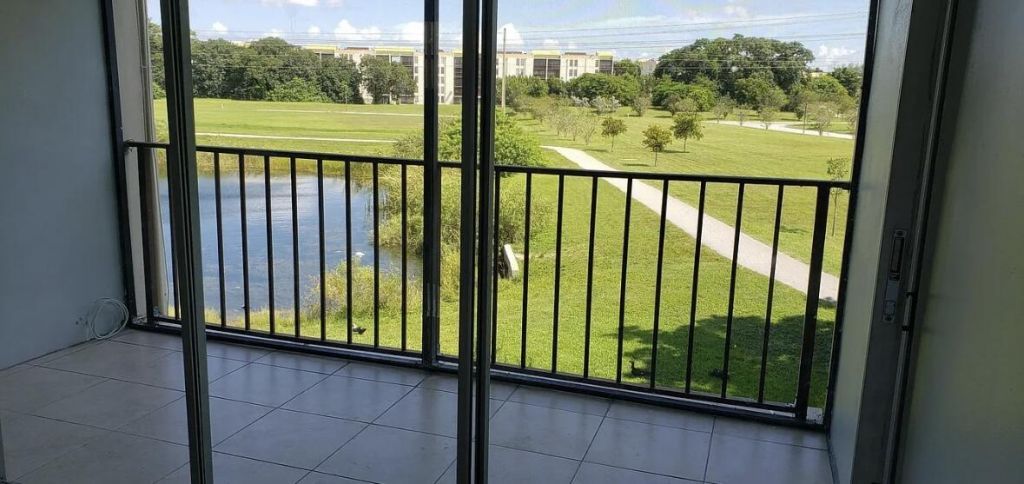 9170 Fontainebleau Boulevard, Unit 301, Miami, FL 33172 Photo