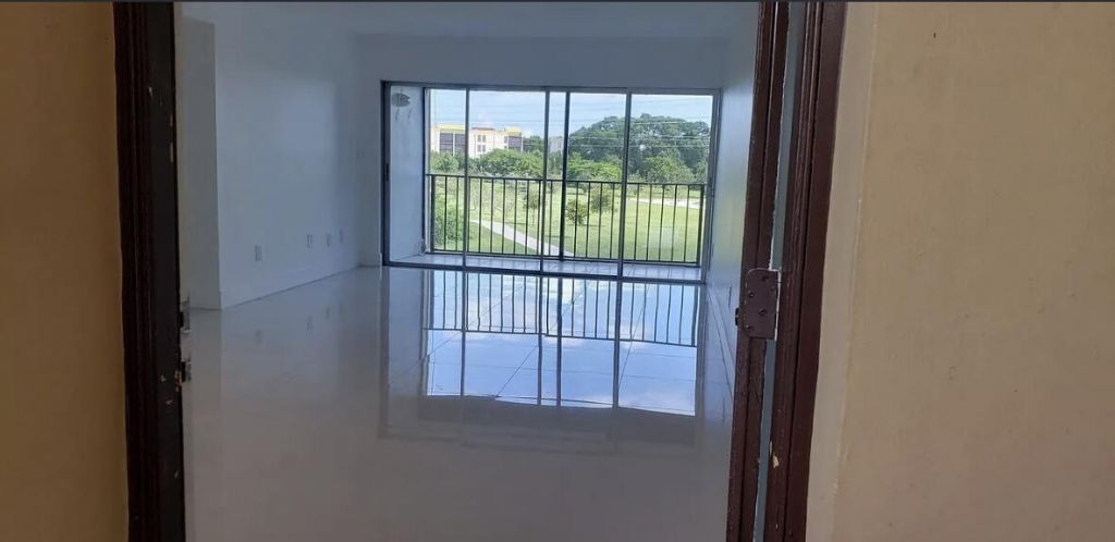 9170 Fontainebleau Boulevard, Unit 301, Miami, FL 33172 Photo