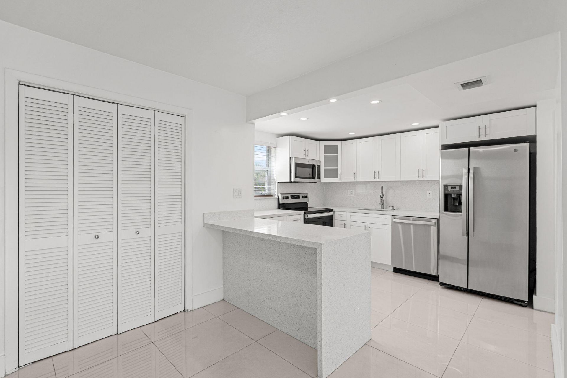 9170 Fontainebleau Boulevard, Unit 301, Miami, FL 33172 Photo