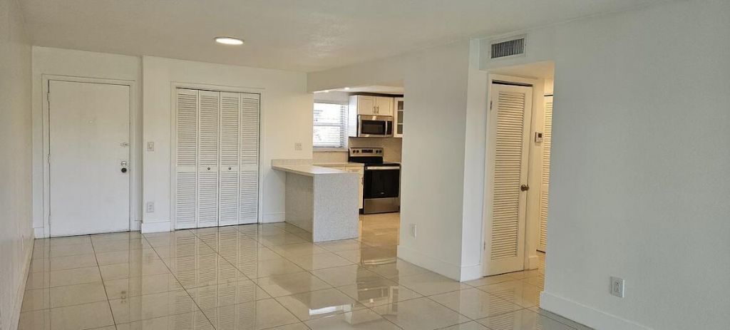 9170 Fontainebleau Boulevard, Unit 301, Miami, FL 33172 Photo