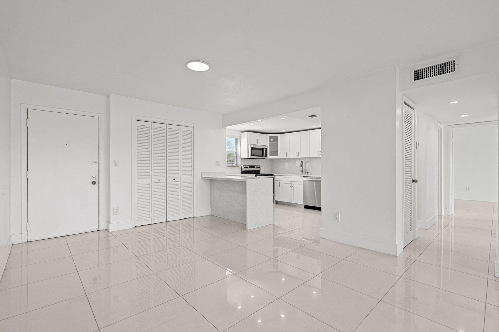 9170 Fontainebleau Boulevard, Unit 301, Miami, FL 33172 Photo