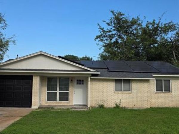 4325 Gram Lane, Bellmead, TX 76705